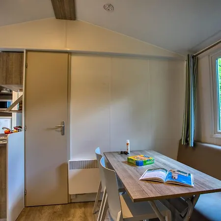 Camping Mobil Confortable Avec Rampe D'acces - 4 Personnes - Api-1-52-921 *
