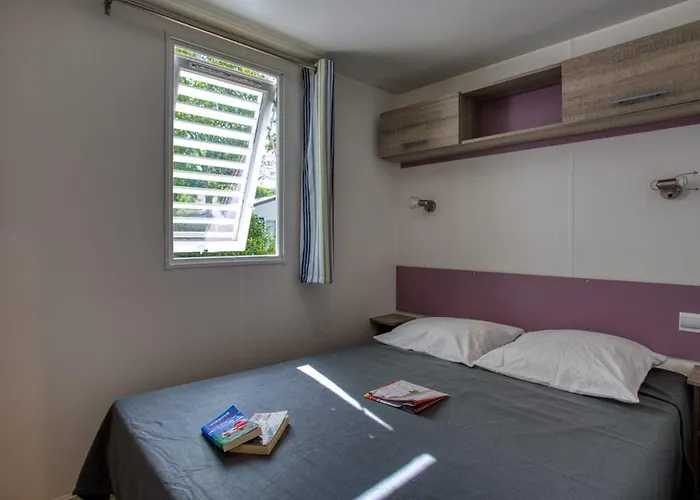 Mobil Confortable Avec Rampe D'acces - 4 Personnes - Api-1-52-921 *